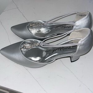Easy Street 7.5 Wide Silver Satin Moonlight dress shoes new